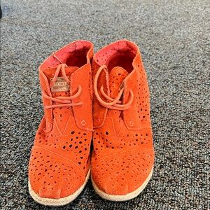 Toms Orange Perforated Suede Wedge Espadrilles Size 7